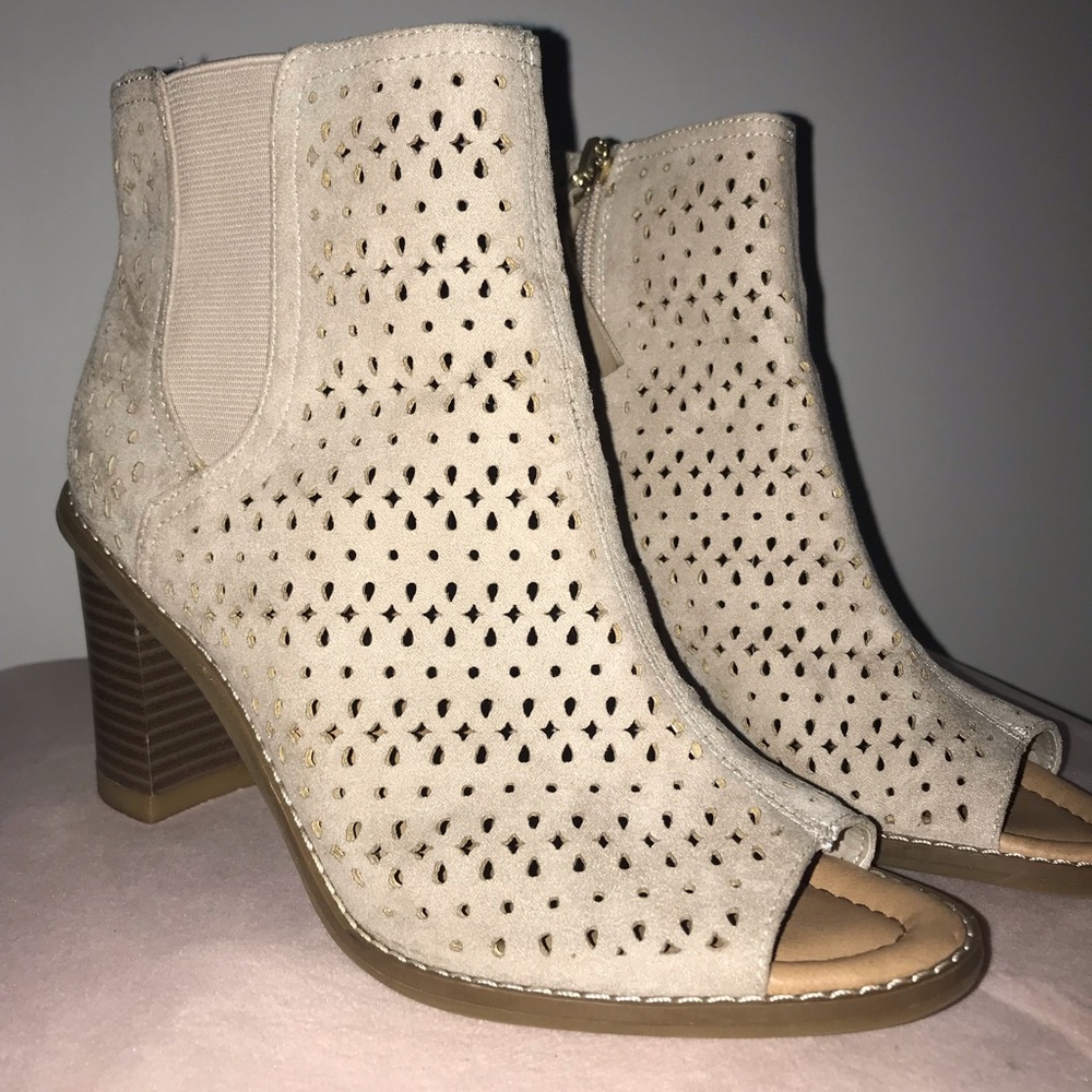 🍁 LIKE NEW Peep Toe Booties 🍁